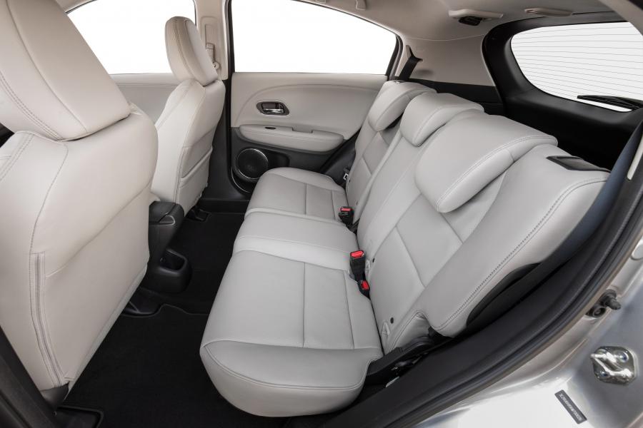 Интерьер Honda HR-V Touring 2018 года  (NA) (фото 3 из 20)